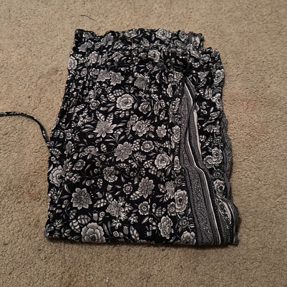 Women’s American Eagle floral Flared Pants